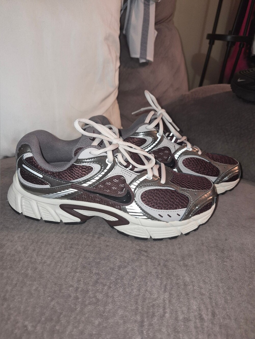 Womens Nike V5 RNR Sneakers- Brand New